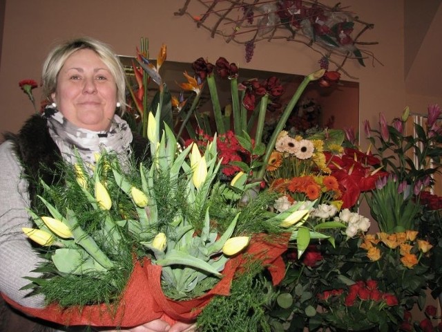 - Panowie najczęściej kupują tulipany - mówi Małgorzata Przedziankowska, z wąbrzeskiej kwiaciarni "Bonsai"