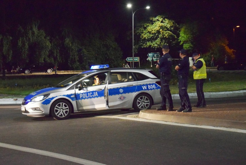 Wypadek w Stargardzie: Masakra na Wyszyńskiego. 18-latek wjechał BMW w widzów nielegalnego driftu [ZDJĘCIA, WIDEO]