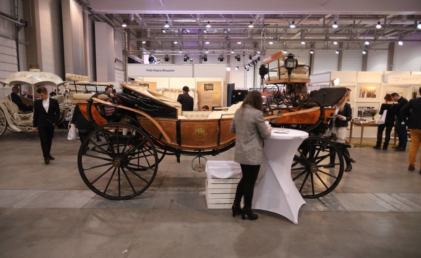 Targi ślubne w hali Expo. Ponad 120 wystawców prezentuje stroje, obrączki i akcesoria ślubne