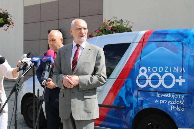 Konferencja prasowa w sprawie programu Rodzina 800 Plus odbyła się w Bełchatowie, 2 sierpnia 2023 r.
