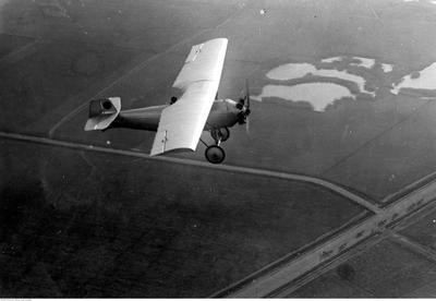 Awionetka DKD IV w locie - sylwetka samolotu (1934)
