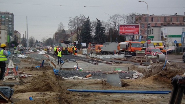 - Nasi pracownicy wciąż są na placu budowy i wywierają naciski na przyspieszenie robót - zaznacza Paweł Śledziejowski