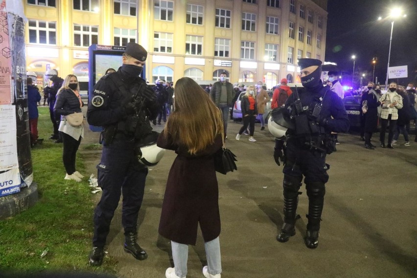 W piątek w centrum Wrocławia protestowało kilka tysięcy...