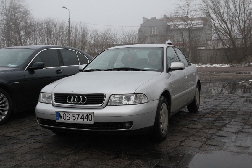 Audi A4, 2000 r., 1,9 TDI, 9 tys. 700 zł;