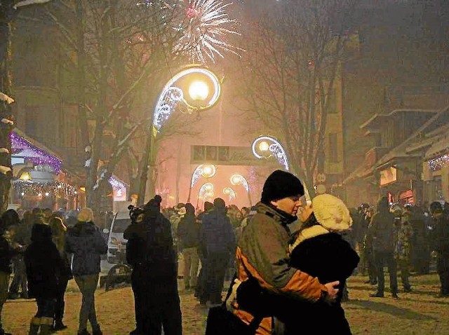 Co roku tysiące turystów witają Nowy Rok na Krupówkach