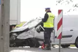 Poważny wypadek na DK11 w Żabikowie. Jedna osoba została ranna. Trasa Kórnik - Środa Wielkopolska jest zablokowana [ZDJĘCIA]