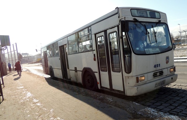 Zimno jest przede wszystkim w starych jelczach MZK