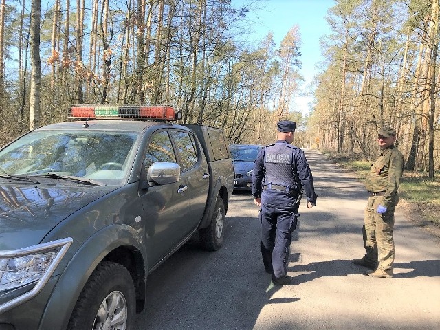 W środę 8 kwietnia policjant z nakielskiego referatu patrolowo-interwencyjnego wspólnie ze Strażą Leśną kontrolowali lasy