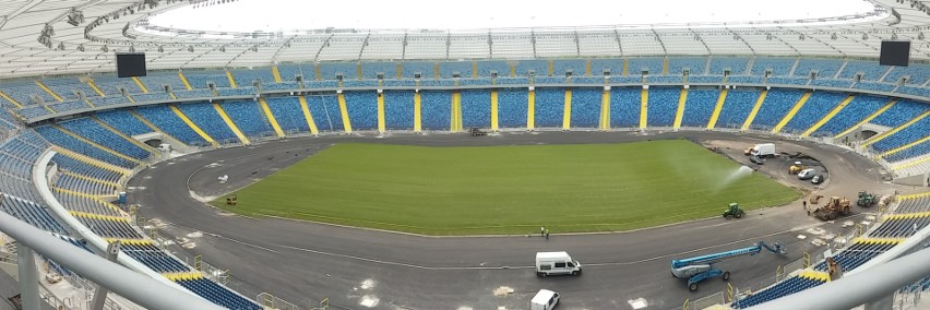 Stadion Śląski w końcu ma nową murawę. Na pierwszy mecz...