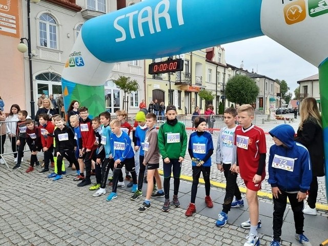 W Biegu Ulicami Bohaterów w Małogoszczu w 2021 roku rywalizowały dziesiątki zawodników. W VII edycji biegu po raz pierwszy można było konkurować w nordic walking