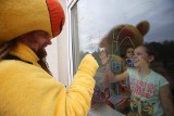 Puchatek, Spiderman i Minionek zaskoczyli małych pacjentów w Górnośląskim Centrum Zdrowia Dziecka w Katowicach