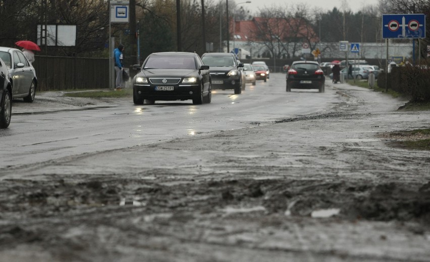 Parafialna wymaga remontu. To ważny łącznik prowadzący od...