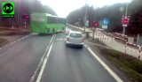 Grodzisk: Autobus o mało nie wjechał pod szynobus!