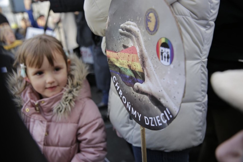 Warszawa: Protest rodziców przeciwko warszawskiej Karcie LGBT [WIDEO]