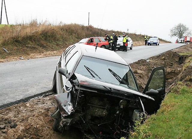 fot. (nadesłane)Tak w Gorczenicy koło Brodnicy wyglądał po zderzeniu z dwoma autami volkswagen vento