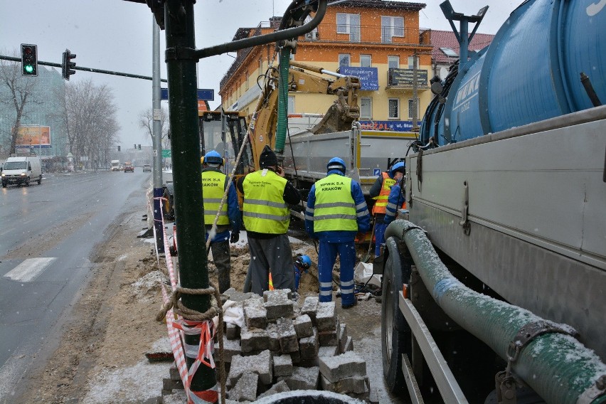 Bez wody pozostają między innymi okolice ul. Pilotów i...