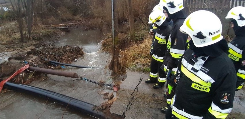 W czwartek 24 grudnia wylała rzeka Studnica w Miastku. Woda...
