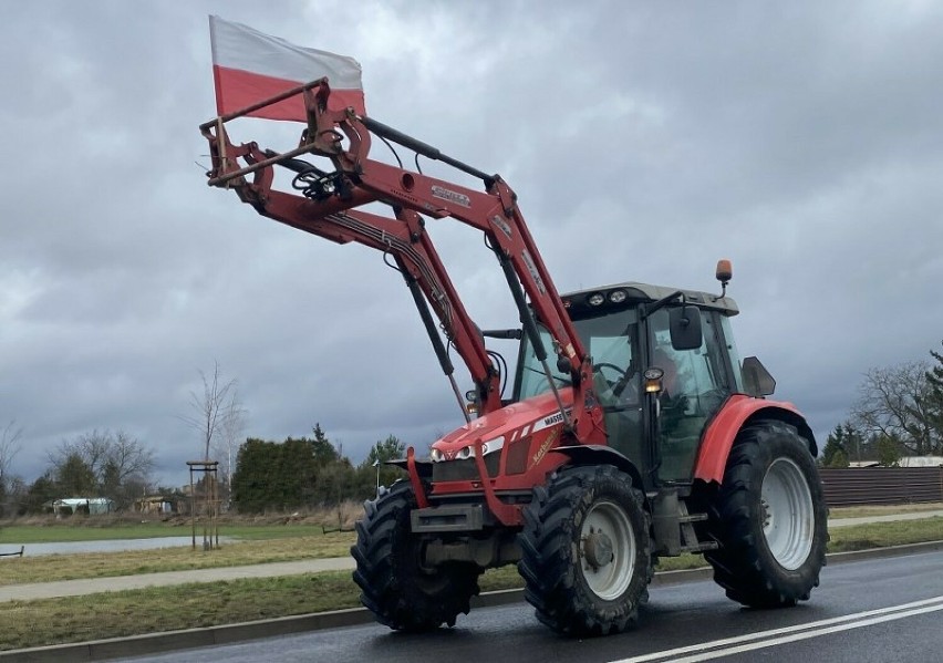 Rolnicy blokują drogę S5 w rejonie Leszna.