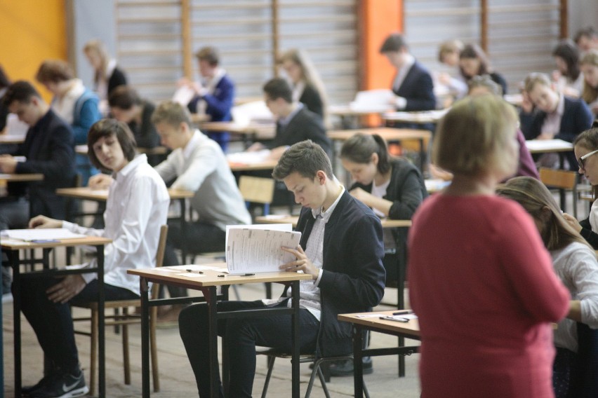 Egzamin gimnazjalny 2017 w szkole przy ul. Waryńskiego w...