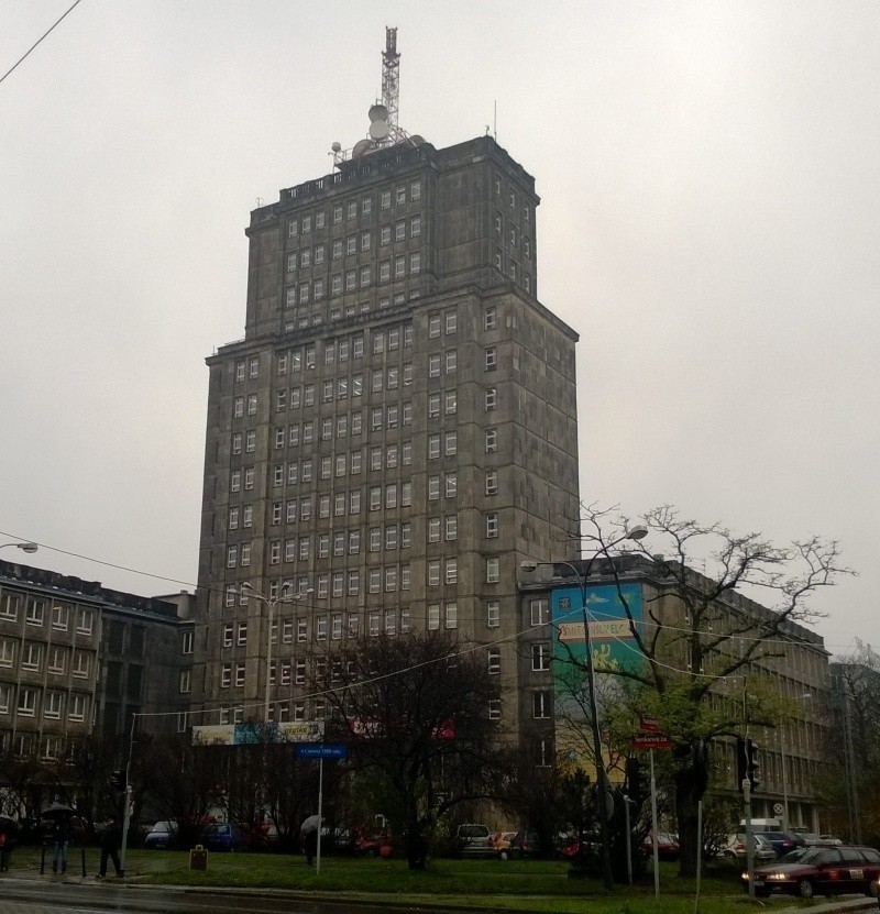 Blok przy al. Piłsudskiego 7 ma 78 m wysokości. Jest drugim...