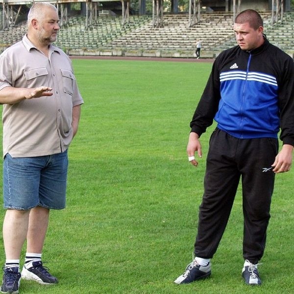 Jakub Giża ze swym trenerem Ryszardem Jakubowskim.
