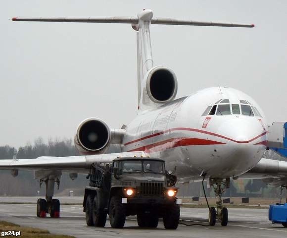Prezydencki Tu-154M na lotnisku 21 Bazy Lotniczej w Świdwinie. 18 lutego 2008 roku maszyną przylecieli tam Prezydent Lech Kaczyński i Premier RP Donald Tusk, na uroczystości pogrzebowe pilotów &#8211; ofiar katastrofy samolotu CASA 295M koło Mirosławca.