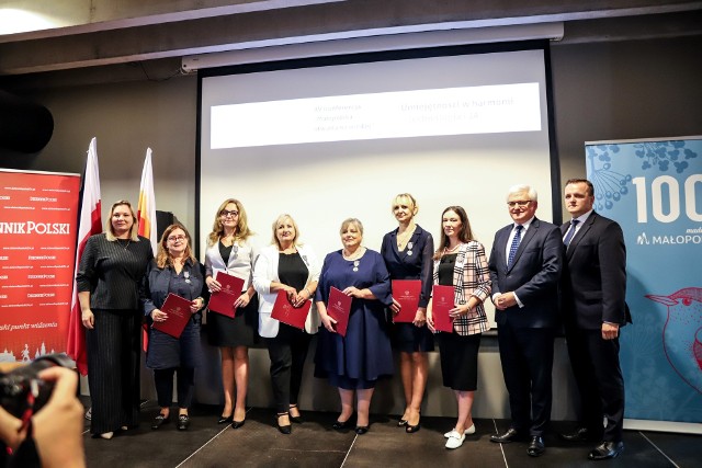 Wydarzenie uświetniło wręczenie odznak honorowych Primus in Agendo zasłużonym pracownikom Wojewódzkiego Urzędu Pracy w Krakowie.