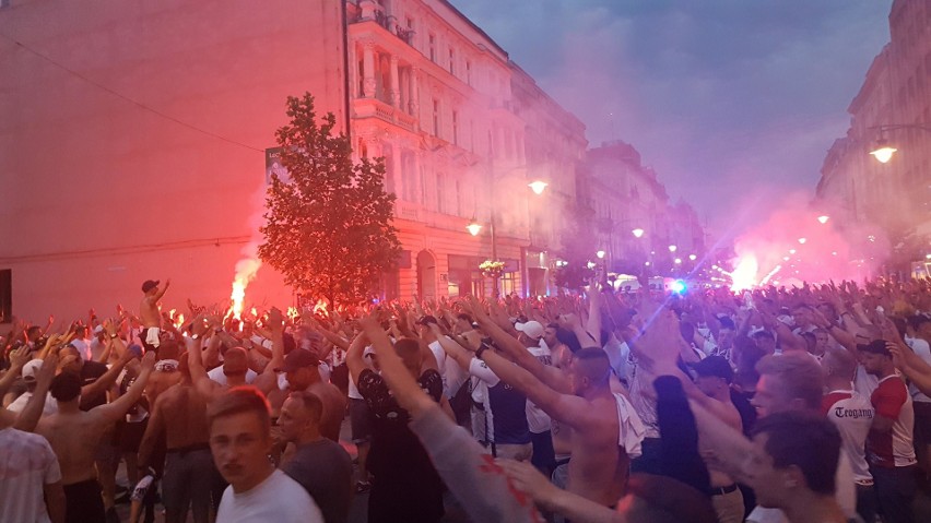 ŁKS Łódź świętuje awans do I ligi piłkarskiej. Kibice ŁKS...