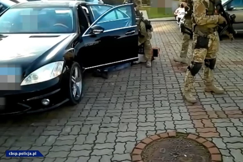 CBŚP zlikwidowało agencję towarzyską w regionie. W wynajmowanych mieszkaniach kobiety świadczyły usługi seksualne [ZDJĘCIA, WIDEO]