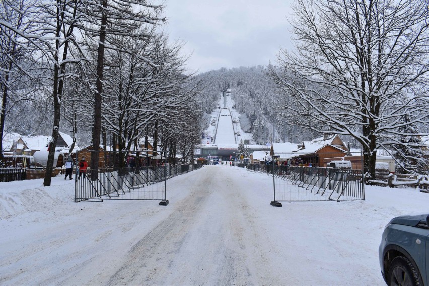 Zakopane szykuje się na skoki. Coraz więcej turystów w mieście i pod Wielką Krokwią 