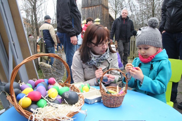 Wielkanoc w PolsceJajko występuje w roli głównej wielkanocnych zabaw. Trudno się temu dziwić, skoro jest symbolem tych świąt.