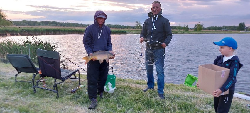 Nocne zawody wędkarskie o Puchar Sklepu Wędkarskiego Darfish Sandomierz. Kto wygrał i zgarnął nagrody? Zobaczcie zdjęcia