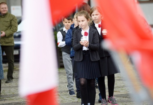 8 maja w Zielonej Górze uczczono 72. rocznicę zakończenia II Wojny Światowej. Obchody rozpoczęły się w południe mszą w kościele pw. Najświętszego Zbawiciela. Po zakończeniu eucharystii, zgromadzeni przeszli na Plac Bohaterów. Tam nastąpiło uroczyste podniesienie flagi przy odegraniu hymnu państwowego. Swój program artystyczny przedstawili uczniowie z Zespołu Edukacyjnego nr 6 w Zielonej Górze Przylepie. Następnie odbył się apel pamięci, a na zakończenie zostały złożone kwiaty.