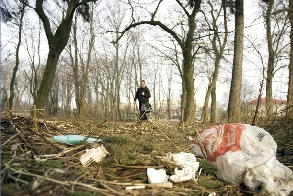 Czytelnicy informują nas o dziki wysypiskach śmieci w Słupsku.