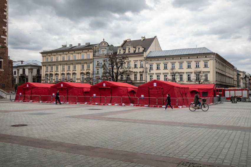 Kraków. Mobilny punkt szczepień na Rynku Głównym