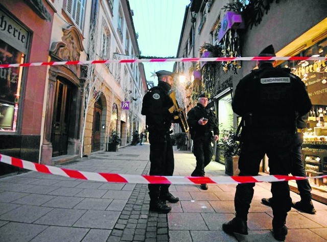 Francuskie służby cały czas poszukują 29-letniego Cherifa Chekatta, który strzelał w centrum Strasburga