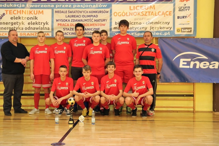 Mikołajkowy Turniej Enea Cup odbył się w Połańcu. Grały drużyny Czarnych, Pogoni Staszów i AKS Busko-Zdrój [AKTUALIZACJA, DUŻO ZDJĘĆ]