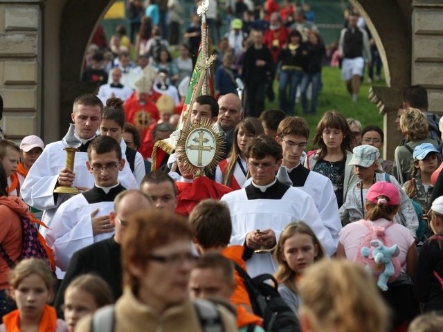 Podczas XII Świętokrzyskiego Rajdu Pielgrzymkowego będzie można wędrować piętnastoma trasami, a każdą grupę poprowadzą przewodnicy świętokrzyscy.