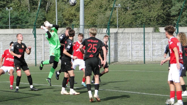 W październikowym meczu rozegranym w Myślenicach Wisła Kraków pokonała Widzew Łódź 2:1