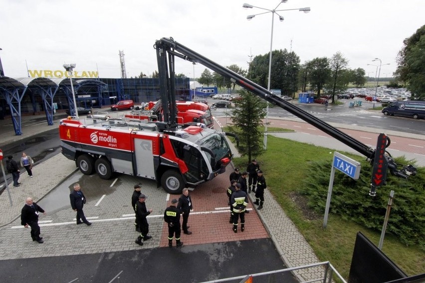 Wrocław: Strażacy trenowali w specjalnej komorze (ZDJĘCIA)