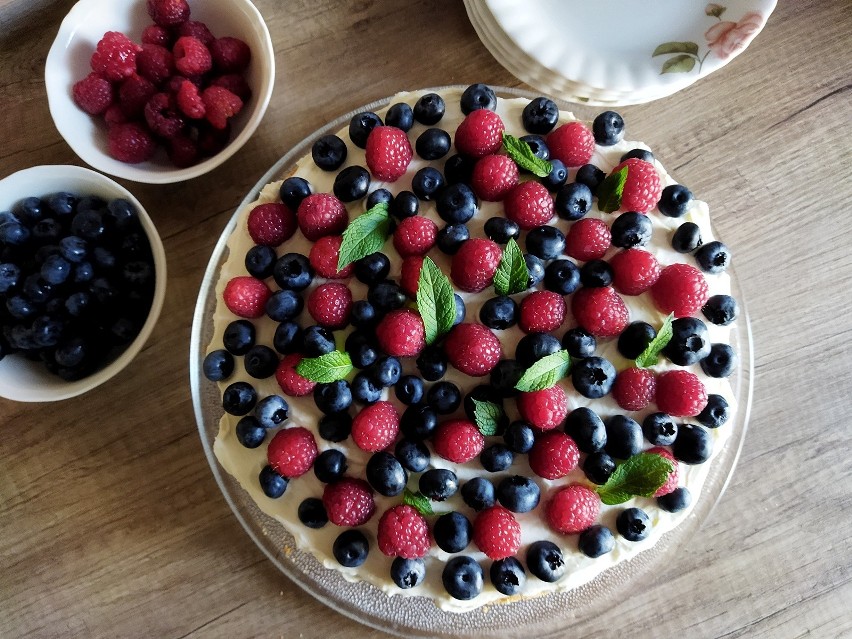 Tort z owocami sprawdzi się na każdą okazję. Jego...