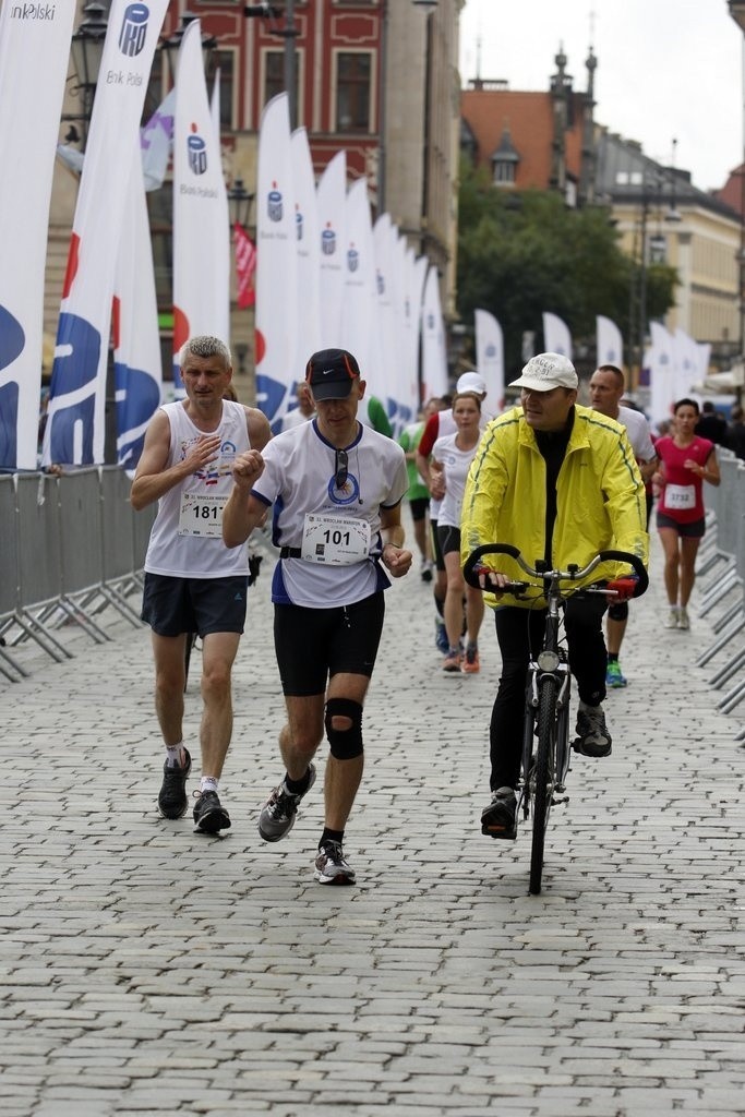 Maraton Wrocław - ZDJĘCIA - zawodnicy z numerami 1 - 200