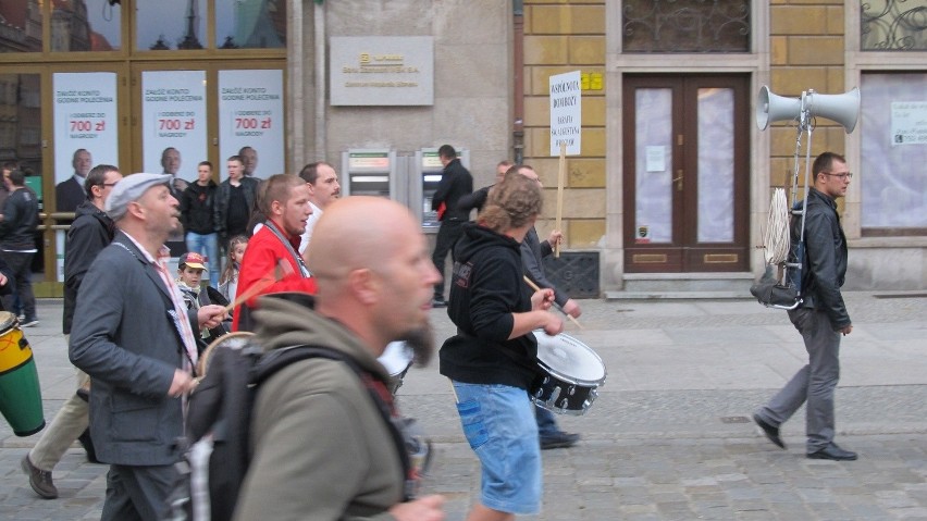 Marsz mężczyzn przeszedł przez centrum miasta. Bronili chrześcijańskich wartości (ZDJĘCIA)