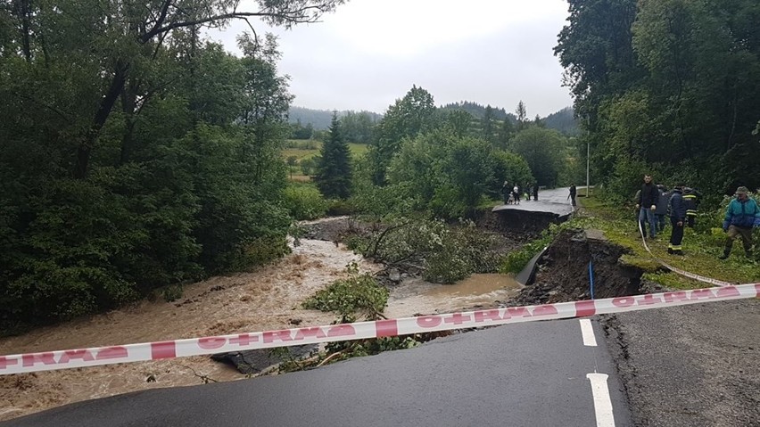 Zasadne. Mieszkańcy wsi walczą z żywiołem. Są odcięci od świata