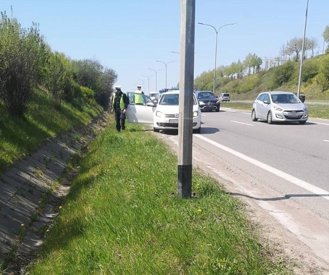 Auto w Gdańsku jechało slalomem. Za kierownicą pojazdu siedziała 92-latka. Okazało się, że... nie była pijana. Czy powinna była prowadzić samochód?