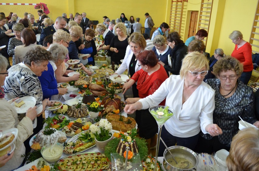 Imprezę tym razem zorganizowano w sali gimnastycznej Zespołu...