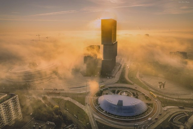 Katowice we mgle Zobacz kolejne zdjęcia/plansze. Przesuwaj zdjęcia w prawo naciśnij strzałkę lub przycisk NASTĘPNE