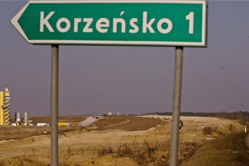 Budowa drogi z Korzeńska (na granicy województw...