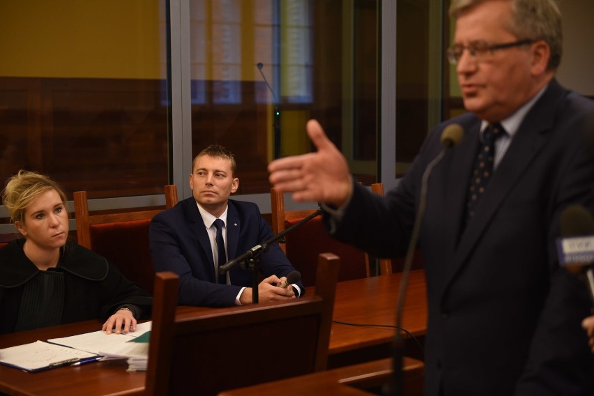 Bronisław Komorowski w Sądzie Okręgowym w Toruniu na procesie Remigiusza Dominiaka