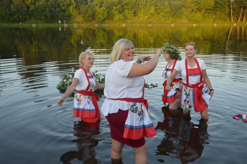 Noc Świętojańska w Końskich. Wianki na wodzie i wspaniała zabawa. Zobaczcie zdjęcia